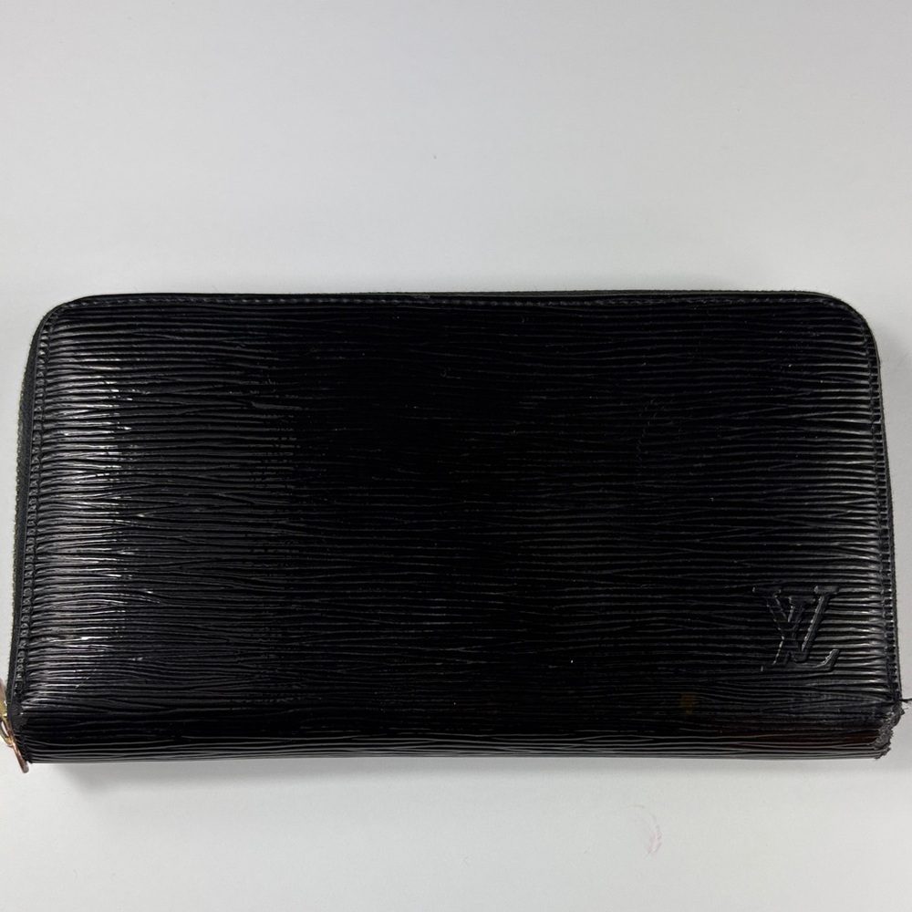 LOUIS VUITTON Black Epi Leather Zip Wallet